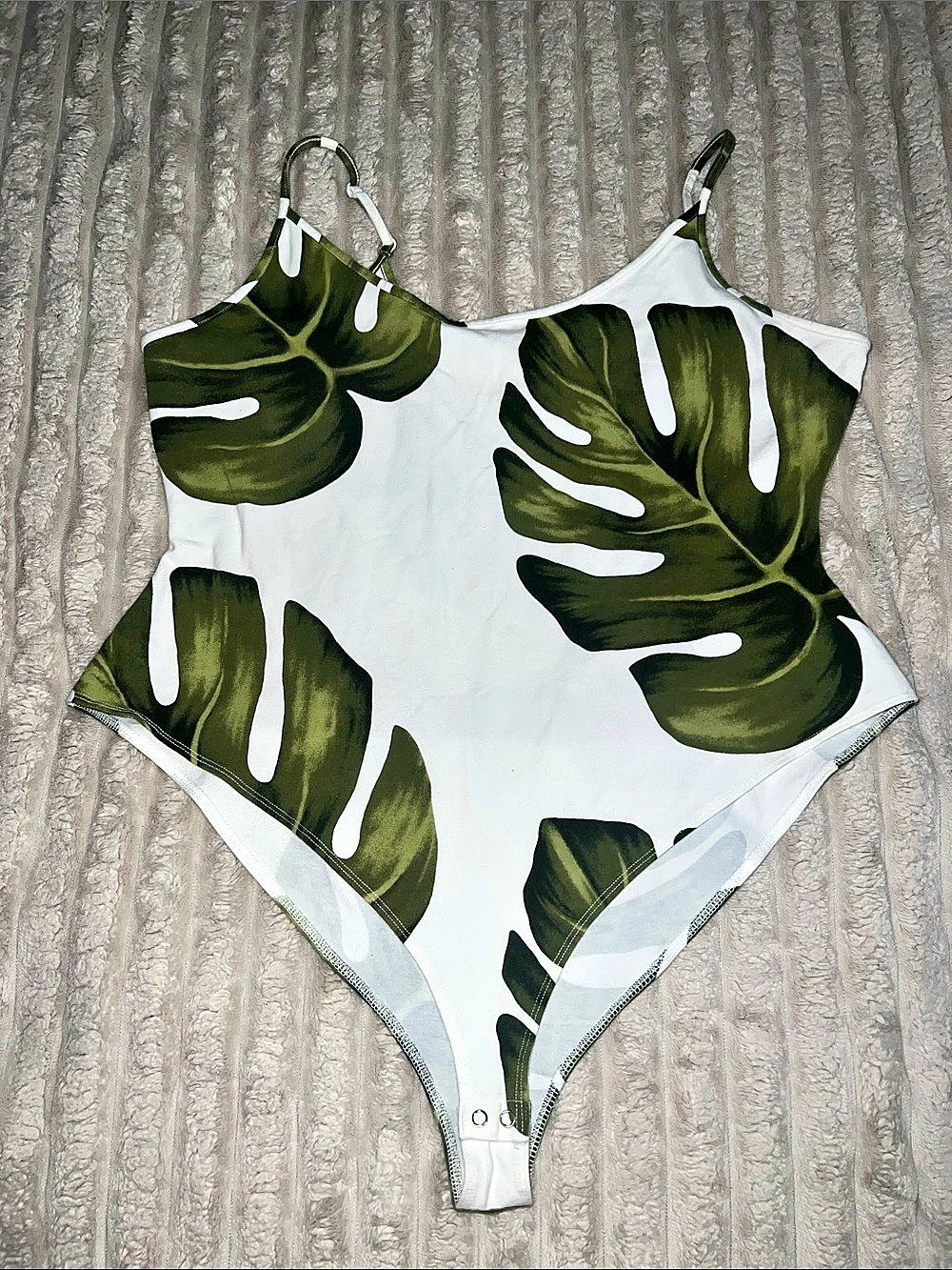 Forever 21 Leaf Print One Piece in White & Green Size Medium
